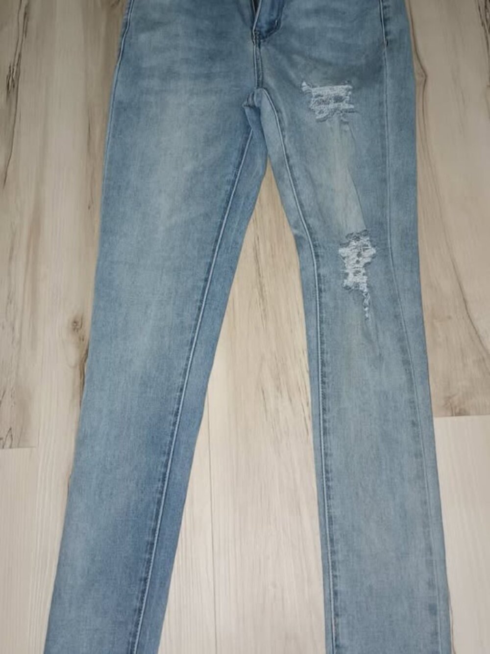 NWT Red by Denim Couture SKHW1065 Light Wash Distressed Skinny Jeans Raw Hem - Picture 3 of 8